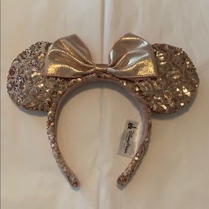 Rose gold Walt Disney World parks ears.